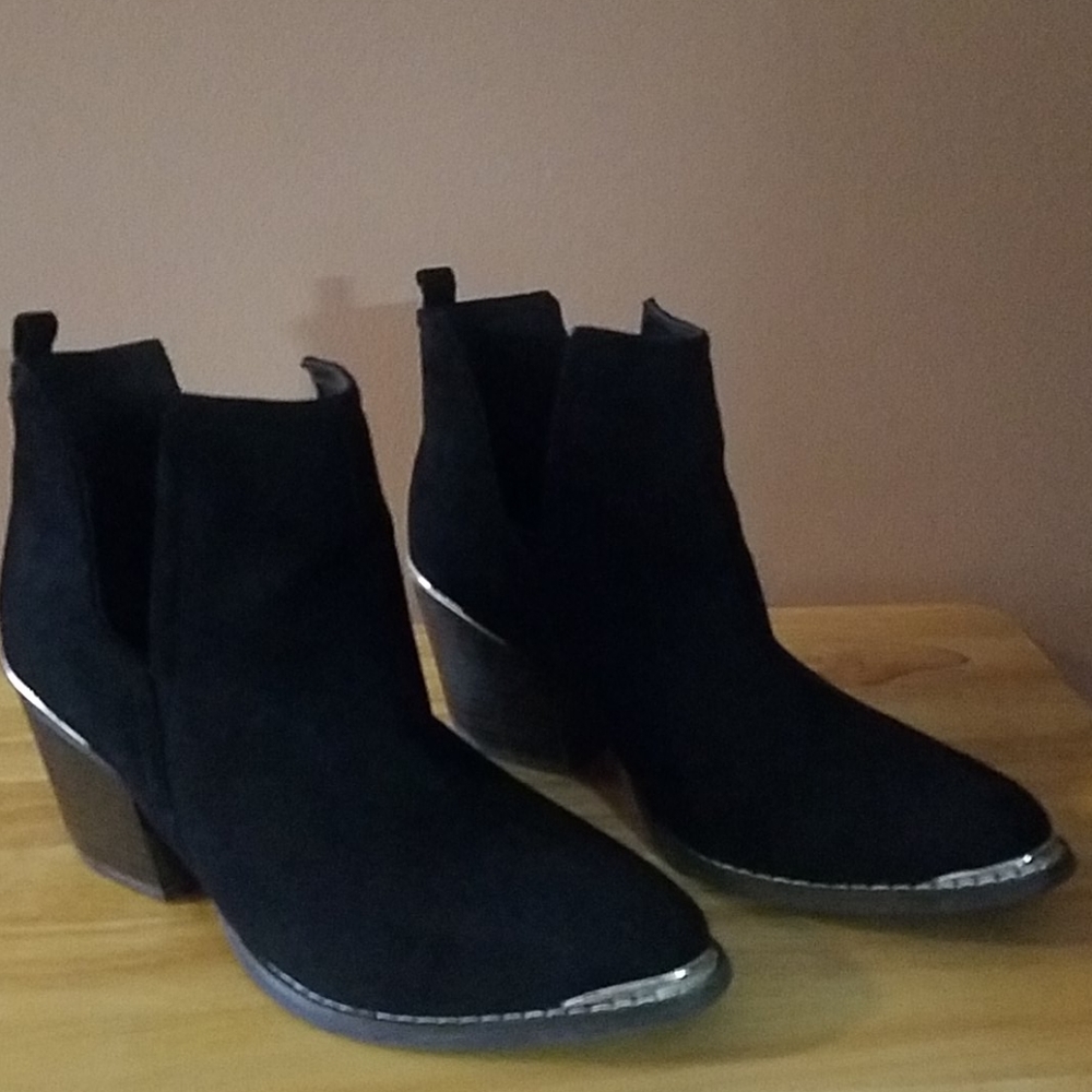 Journee Collection Western Booties